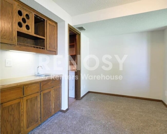 Building Photo - Available July 6th 2 Bedroom 2 Bath Townhome in Woodbury