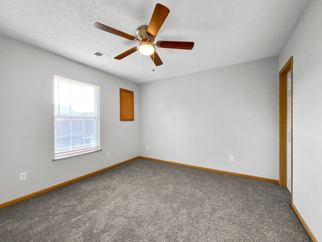 Building Photo - 3BR/2BA Home for Rent in Grain Valley, MO 64029 | Fenced Yard | Fireplace | Garage | Pet-Friendly