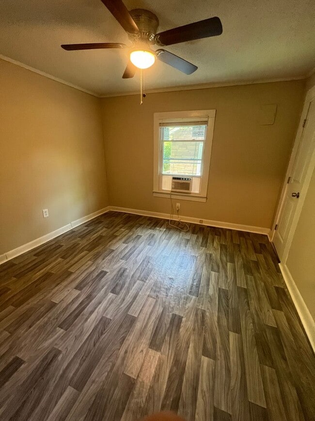 Building Photo - 3-Bed Home $1300 – Spacious & Move-In Ready!