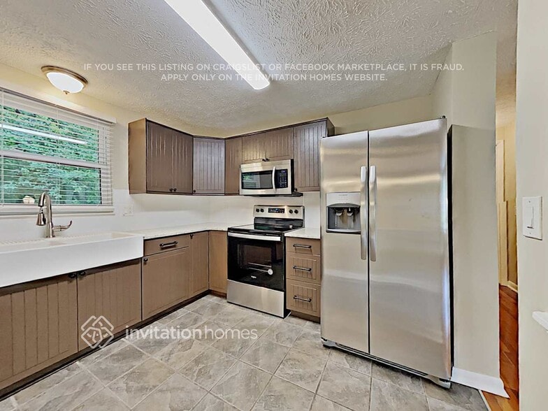 Building Photo - 390 Hembree Forest Cir