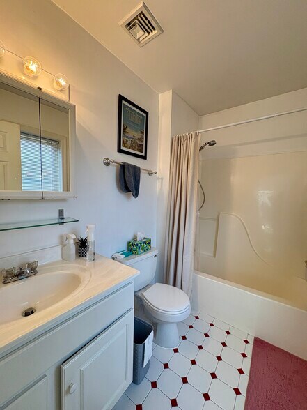 Building Photo - 20 Cameron St