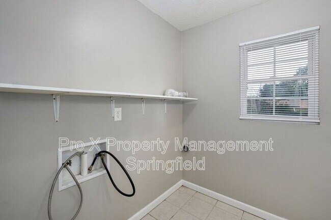 Building Photo - 2137 E Madison St
