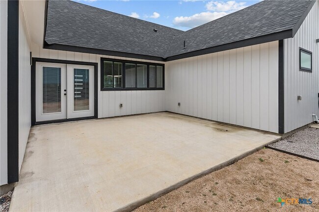 Building Photo - 2204 Magnolia Dr