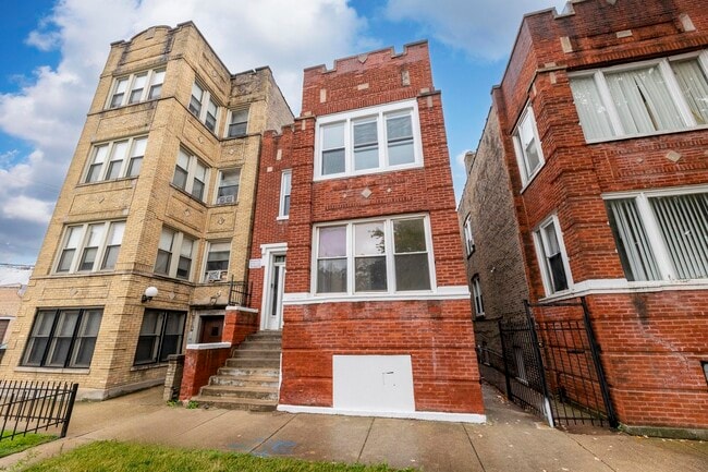 Building Photo - 3821 W Fillmore St