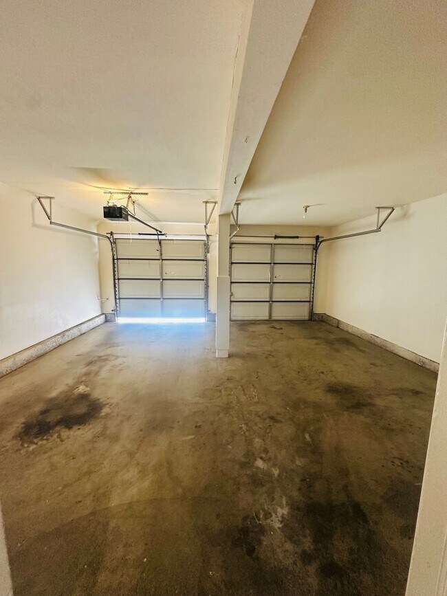 Building Photo - 1314 W Apricot Ave