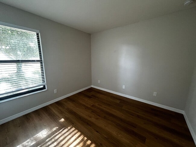 Building Photo - 3307 SW 11th Pl