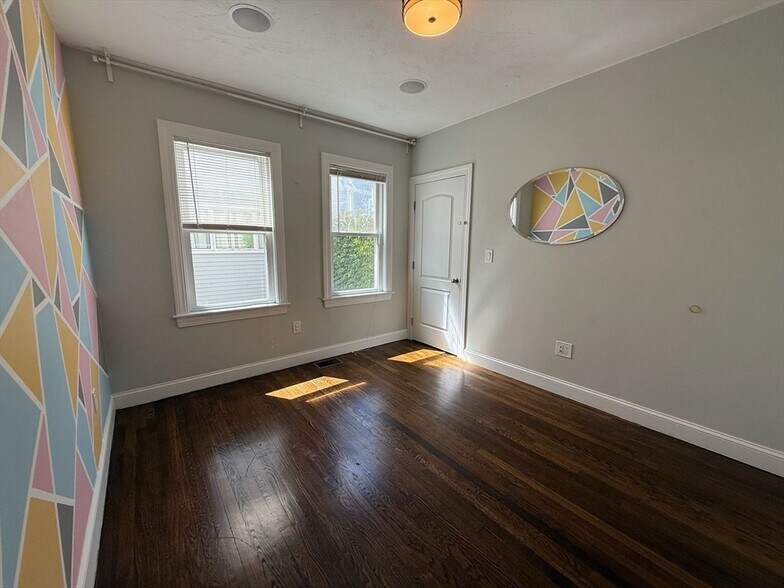 Building Photo - 210 Cedar St