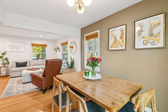 Building Photo - 3040 Hampshire Ave S