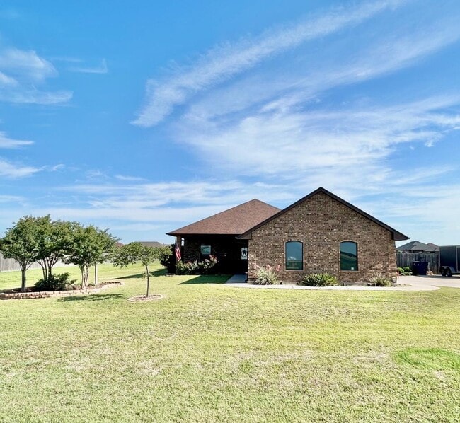 Building Photo - 8470 SW Sun Valley Dr