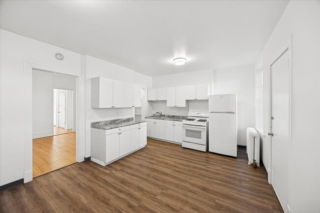 Building Photo - 3 E Quincy St