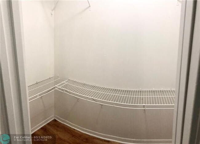 Building Photo - 1400 NE 54th St