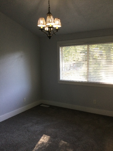 Building Photo - 745 E Warm Springs Ave