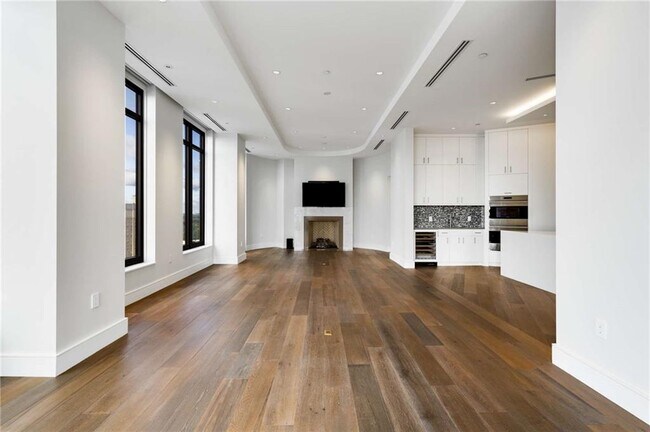 Building Photo - 3376 Peachtree Rd NE