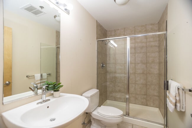 Building Photo - 1620 S Michigan Ave