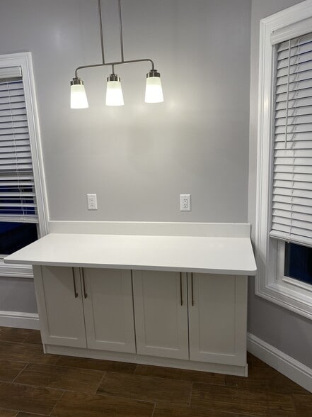 Building Photo - 224 Main St