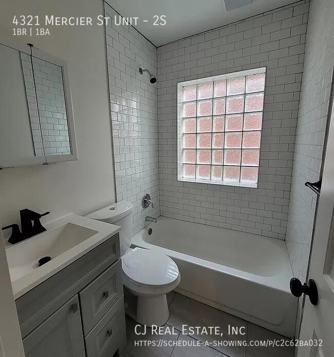 Building Photo - 4321 Mercier St