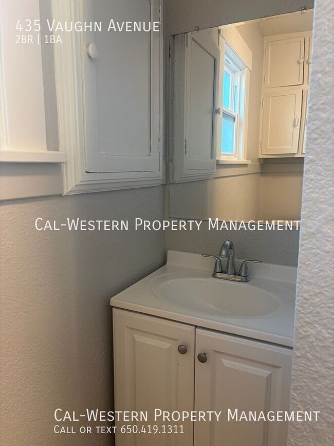 Building Photo - 435 Vaughn Ave