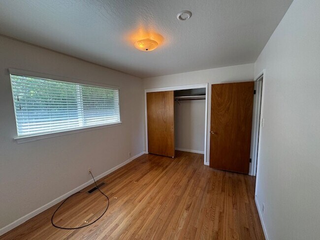 Building Photo - Beautiful 3 Bedroom, 1.5 Bath Home Available Soon!