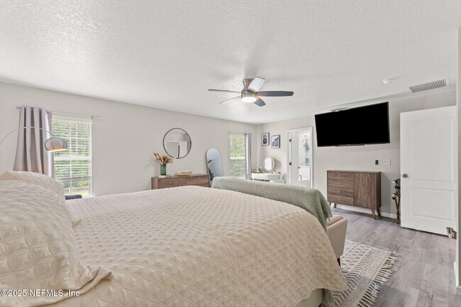 Building Photo - 75309 Ravenwood Dr