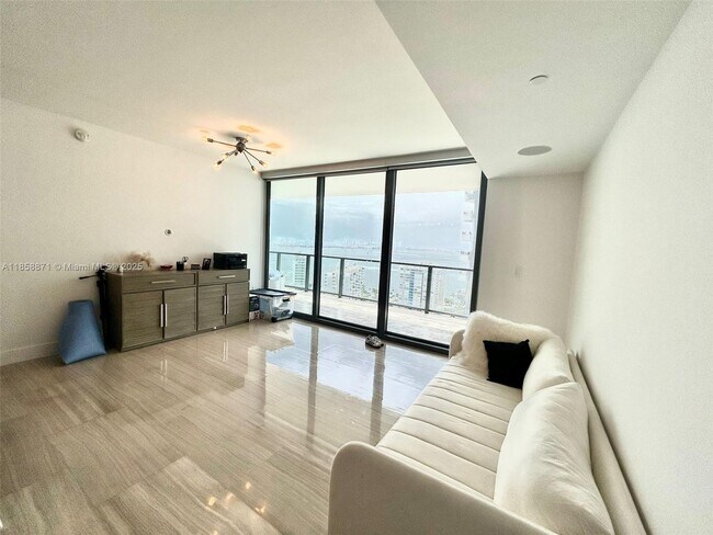 Building Photo - 1451 Brickell Ave