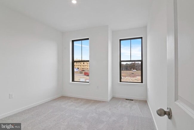 Building Photo - 20935 Bluebird Sq