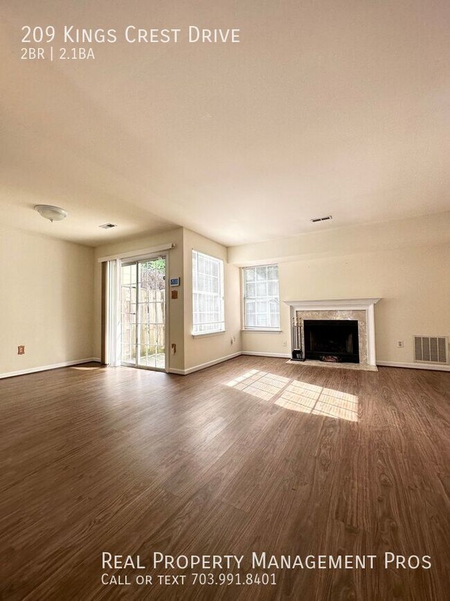 Building Photo - 209 Kings Crest Dr