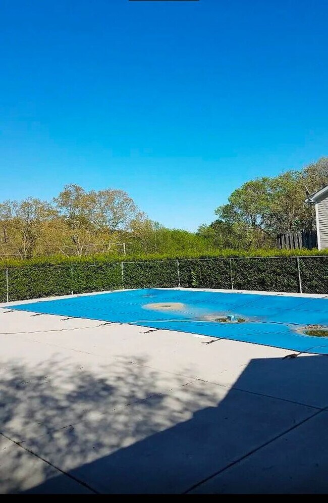 Building Photo - Knoxville 37934 - 2 bedroom, 2 bath condo - Contact Susan Niedergeses (865) 300-4722