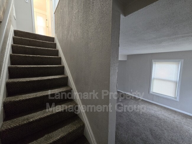 Building Photo - 8880 Rutherford St