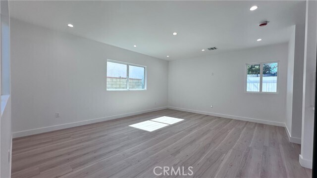 Building Photo - 2135 N Brighton St #102