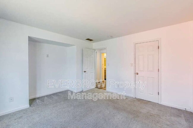 Building Photo - 142 N 7th Ave