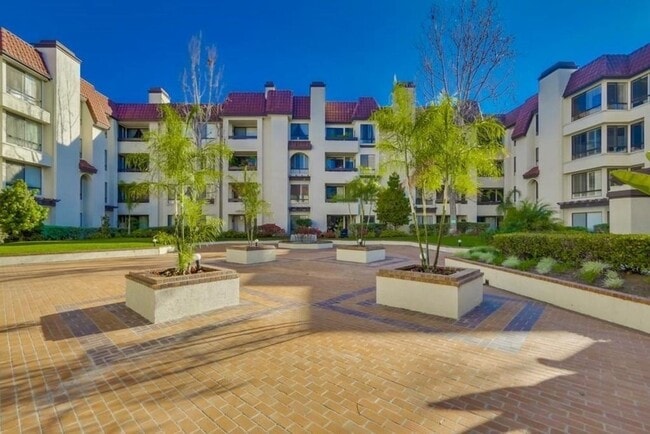 Building Photo - Resort Style Living in Mission Valley - 2 ...