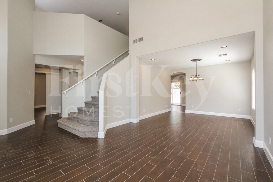 Building Photo - 9156 W Quail Ave