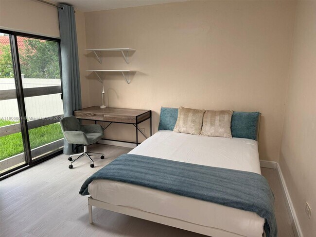 Building Photo - 245 189th Terrace