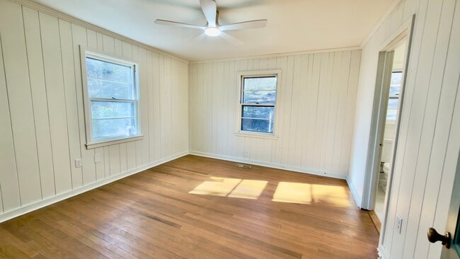 Building Photo - 3413 Montlake Dr