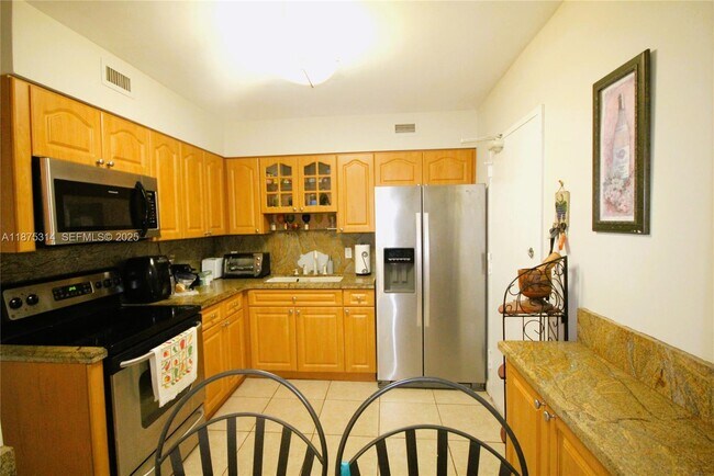 Building Photo - 5161 Collins Ave