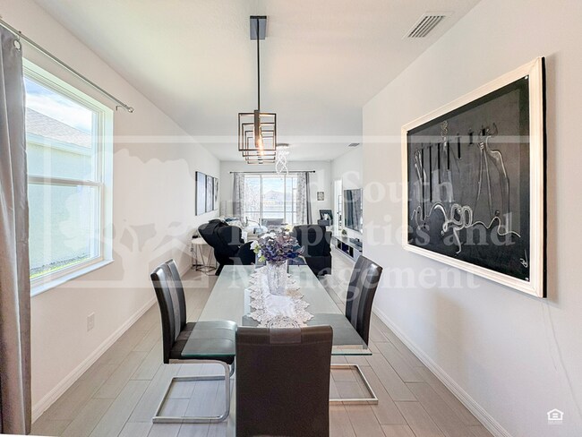 Building Photo - 6720 Great Bear Dr