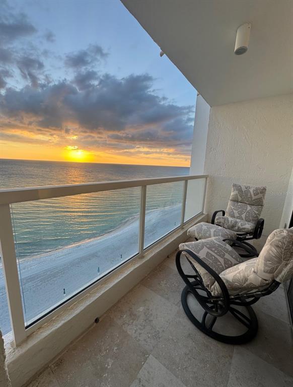 Building Photo - 1000 Longboat Club Rd