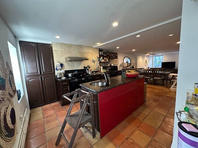 Building Photo - 505 Hicks St