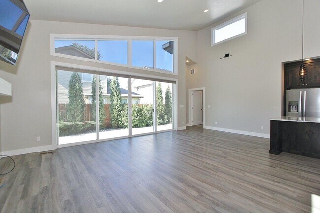 Building Photo - Alluring Beach-Style Home Nestled in SE Boise