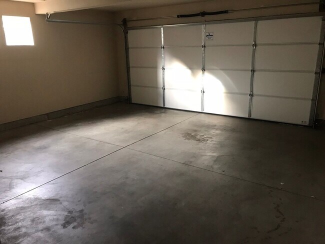 Building Photo - 9851 W Rosecroft Ct