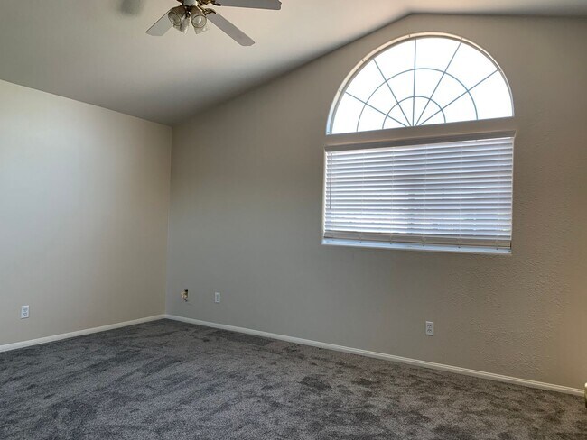 Building Photo - Newly updated 3 bedroom home in Menifee av...