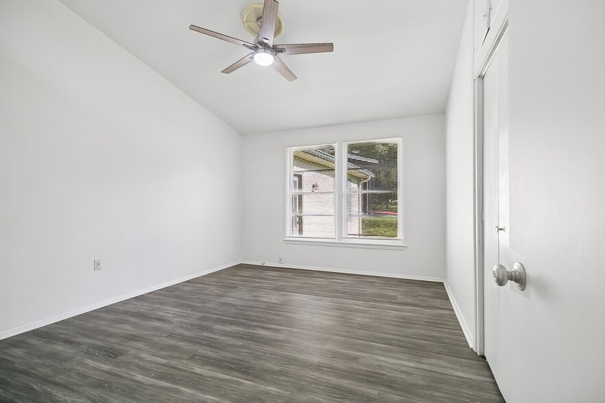 Building Photo - 1322 Knollwood Dr
