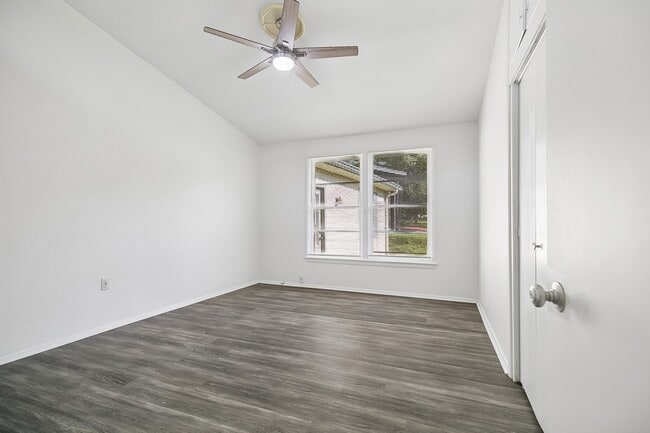 Building Photo - 1332 Knollwood Dr