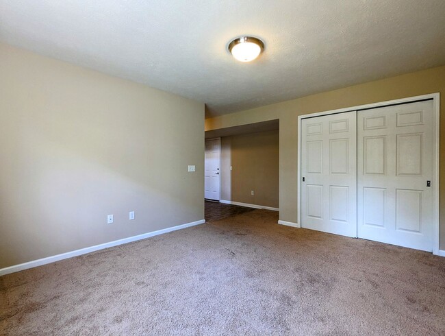 Building Photo - Townhouse for rent in Montrose Park!