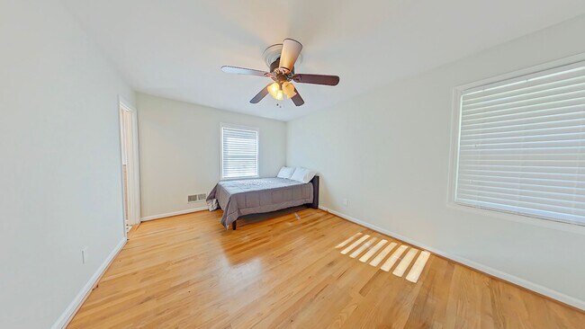 Building Photo - 3 Bedroom 2 Bath in National Hills