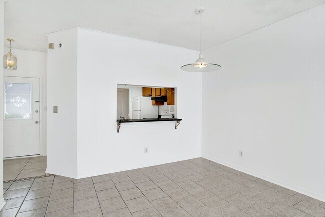 Building Photo - 601 E Burgess Rd