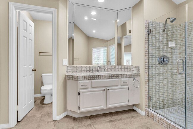 Building Photo - Beautiful 3 Bedroom/2.5 bath  detached hom...