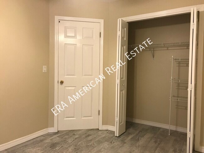 Building Photo - 205 Esmond Ct
