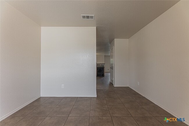 Building Photo - 2406 Waterfall Dr