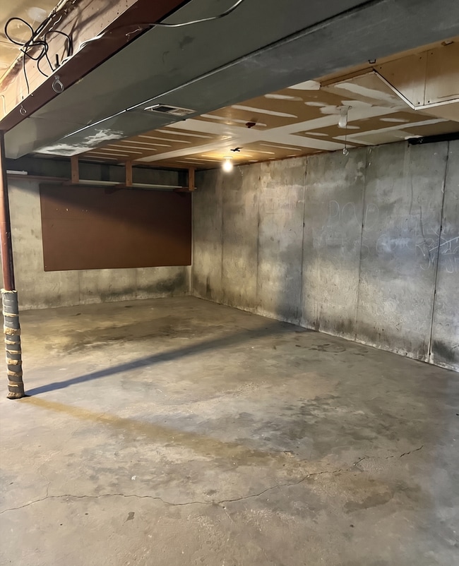 Building Photo - Coming Soon! Spacious 3-bedroom, 2-bathroom home in the highly sought-after Blue Springs area!